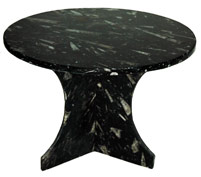 Table avec grande ammonite au centre : image 1 0f 2 thumb